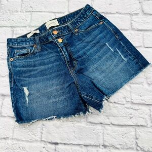 Universal Thread Denim Shorts Vintage Midi Womans Size 6/28R Blue Raw Hem